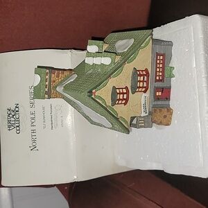 Dept 56  Heritage Village, North Pole Series,  Elves Bunkhouse, 5601-4